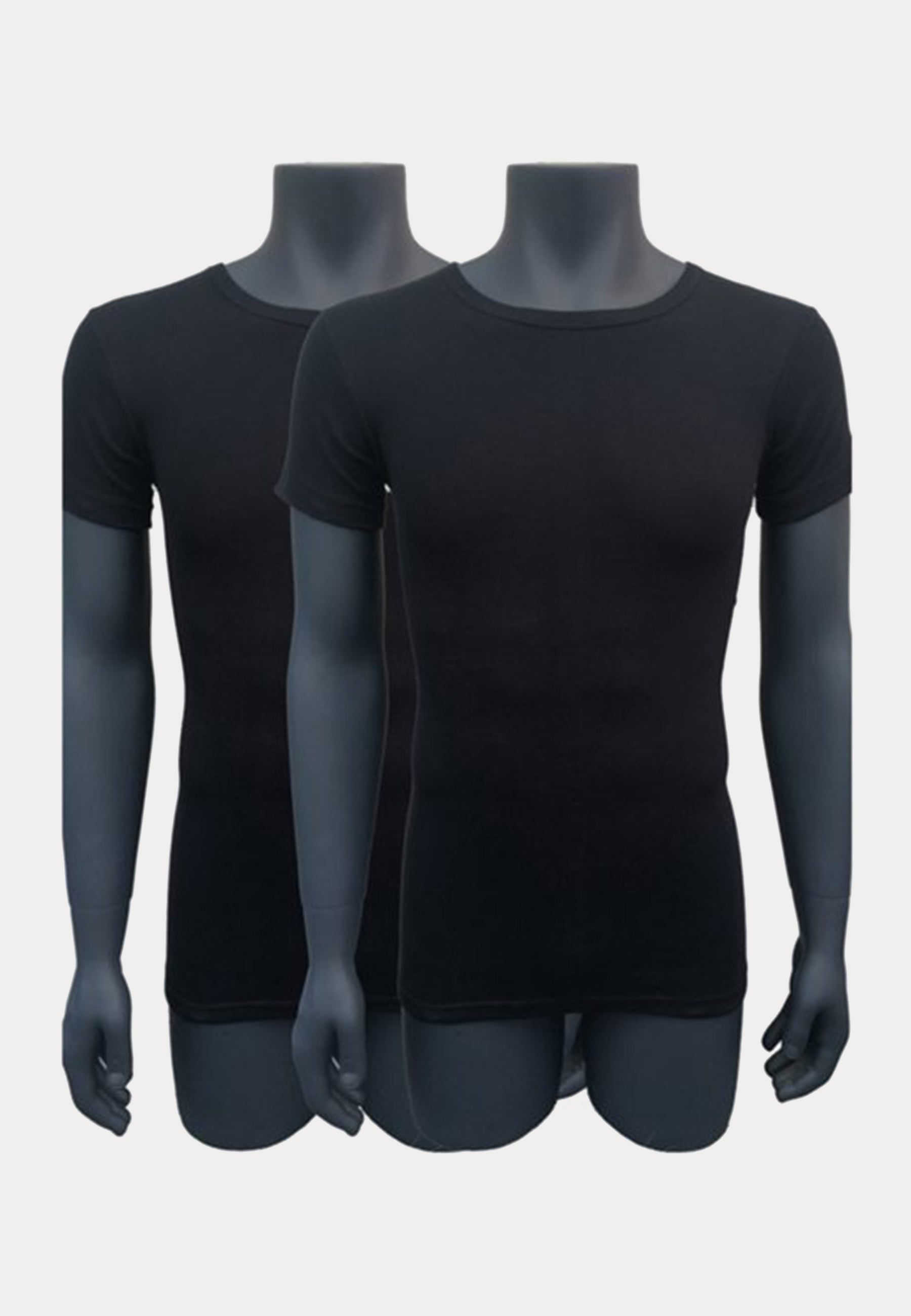 afbeelding met 2 extra lange T-Shirts in de kleur zwart