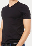 Man met V-hals T-Shirt in de kleur zwart