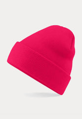 een roze muts op een grijze achtergrond